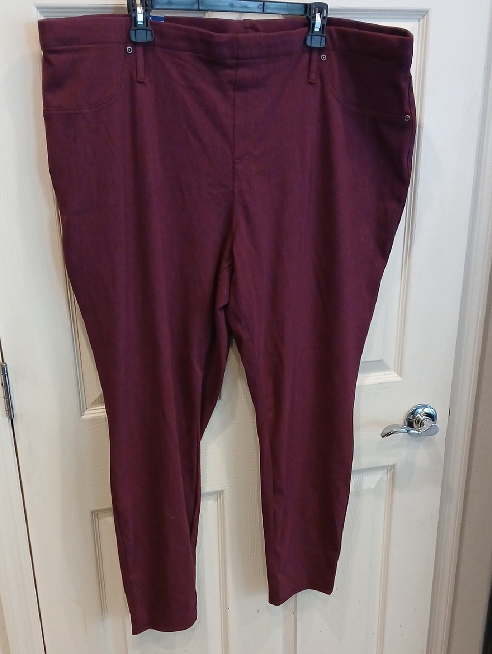 Terra & Sky Pull-On Ankle Pants in Burgundy